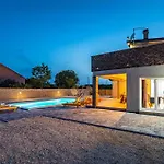 Vakantiehuis Stunning In *