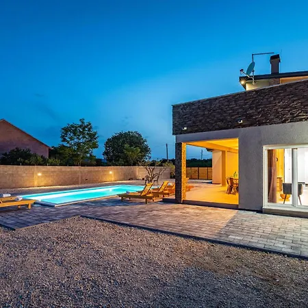 Holiday home 4 Bedroom Cozy In *