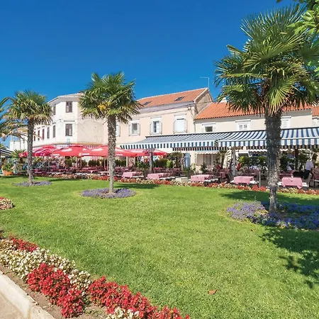 4 Bedroom Cozy In Stankovci (Zadar)