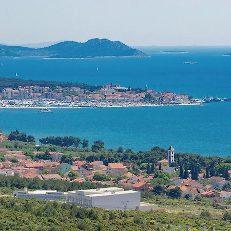 4 Bedroom Cozy In Stankovci (Zadar)