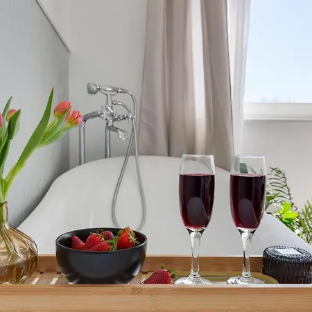 4 Bedroom Cozy In Holiday home *
