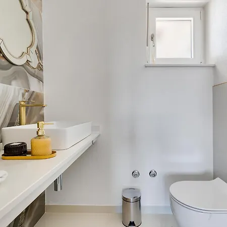 4 Bedroom Cozy In Holiday home *