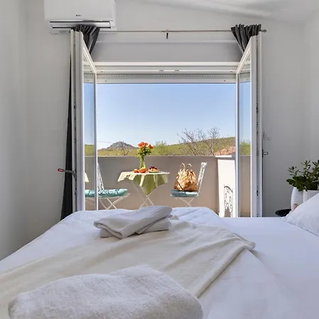 4 Bedroom Cozy In Holiday home Stankovci (Zadar)